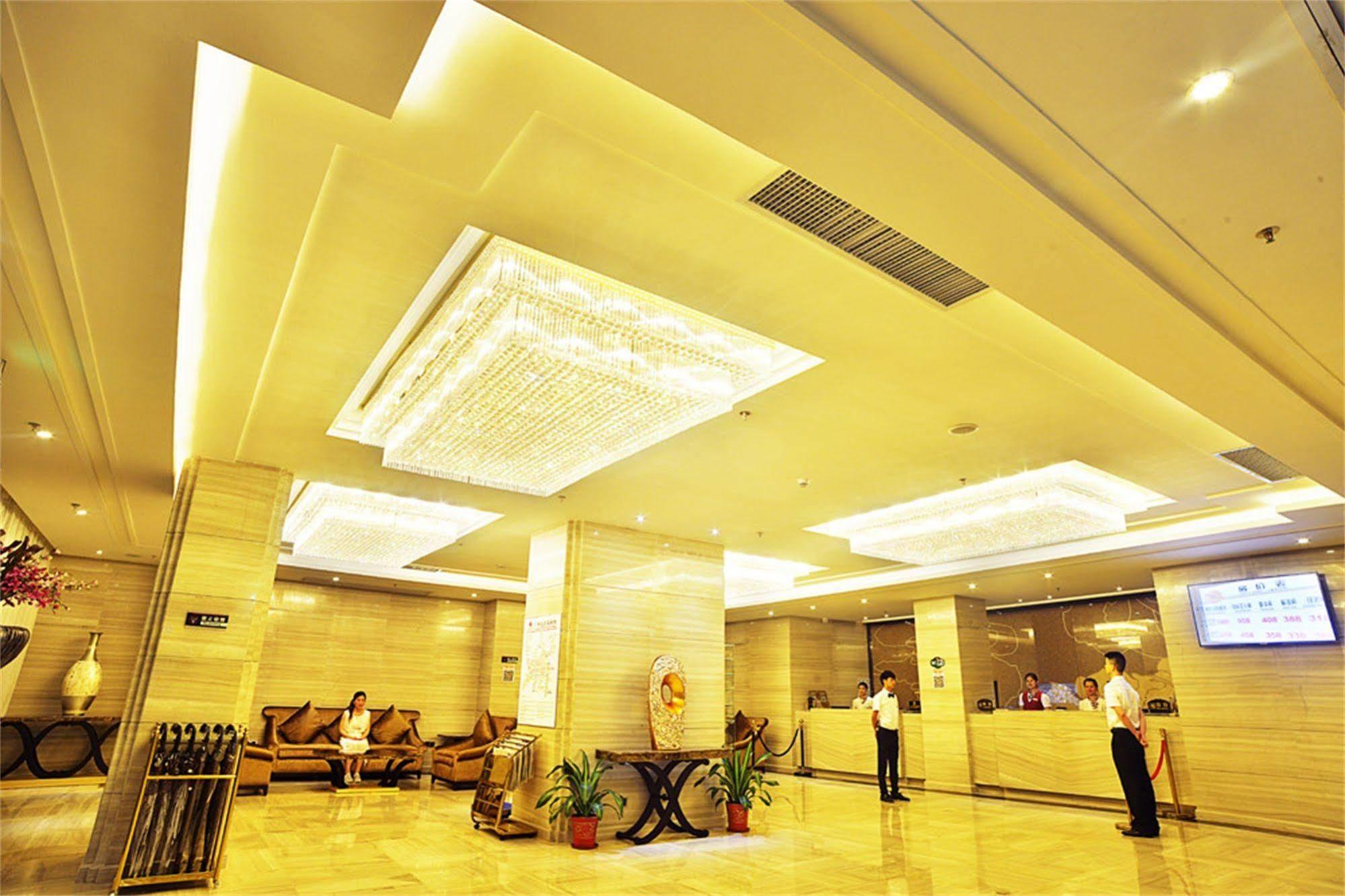 V8 Hotel Train Station Guangzhou Exterior photo