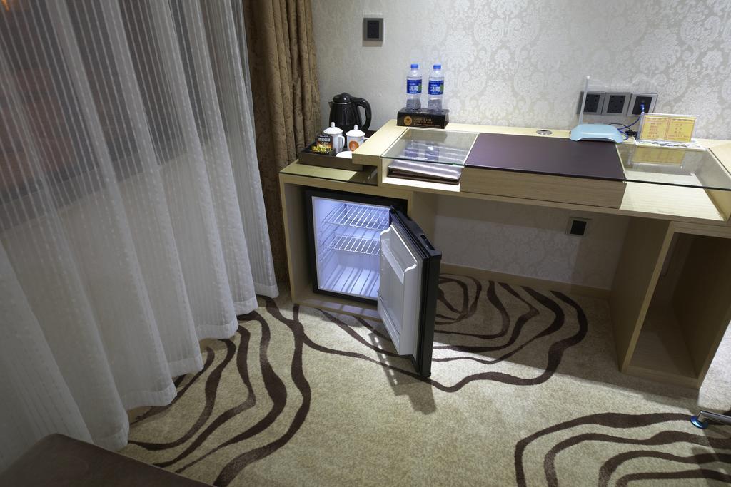 V8 Hotel Train Station Guangzhou Exterior photo